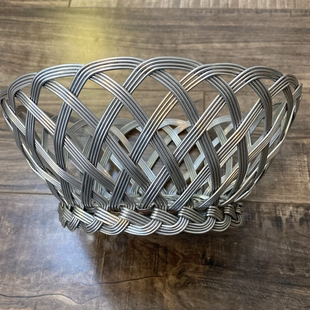 Vintage IHI woven metal silver tone bread basket 9”